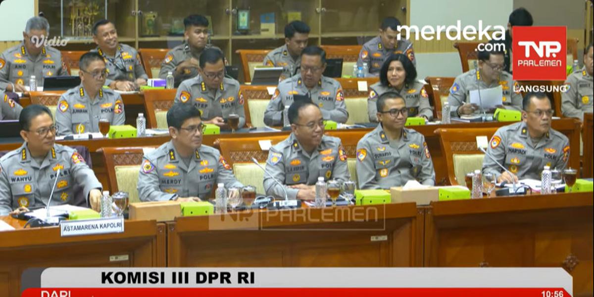 Satu Ruangan DPR Tepuk Tangan, Pensiunan Pati Polri 'Colek' Bintang Tiga Buat Promosikan Brigjen