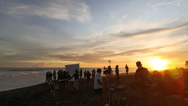 Suasana di lokasi syuting film Rohtrip. (Foto: Dok. Rak Buku Media dan Bushi Bros Films)