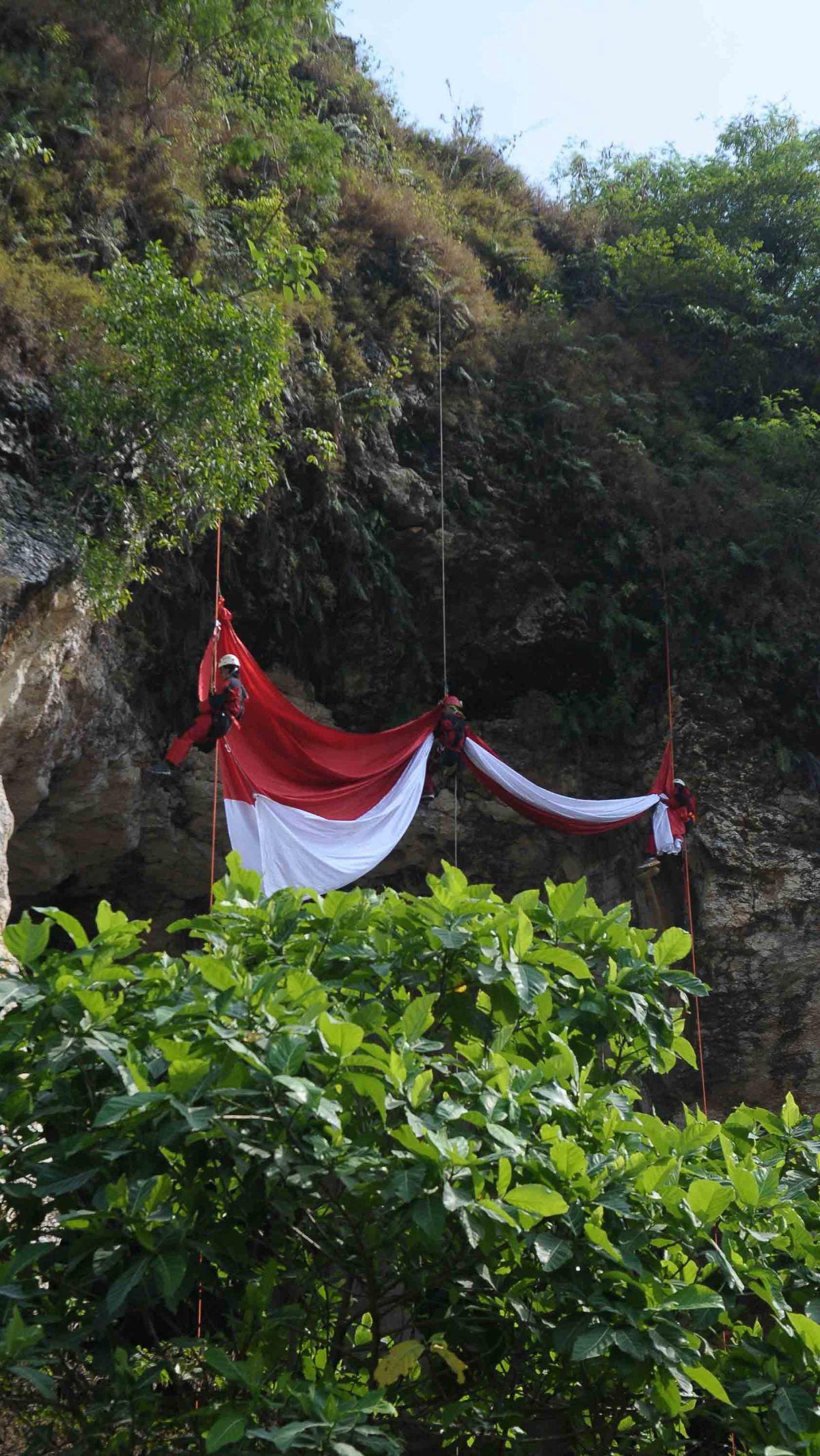 Tema upacara pada kali ini adalah "Semangat Merdekarst Satukan Langkah, Lestarikan Warisan."