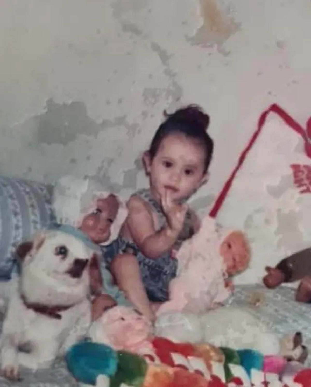 6 Potret Masa Kecil Jennifer Dunn, Mirip Chantal Anaknya yang Beranjak Remaja