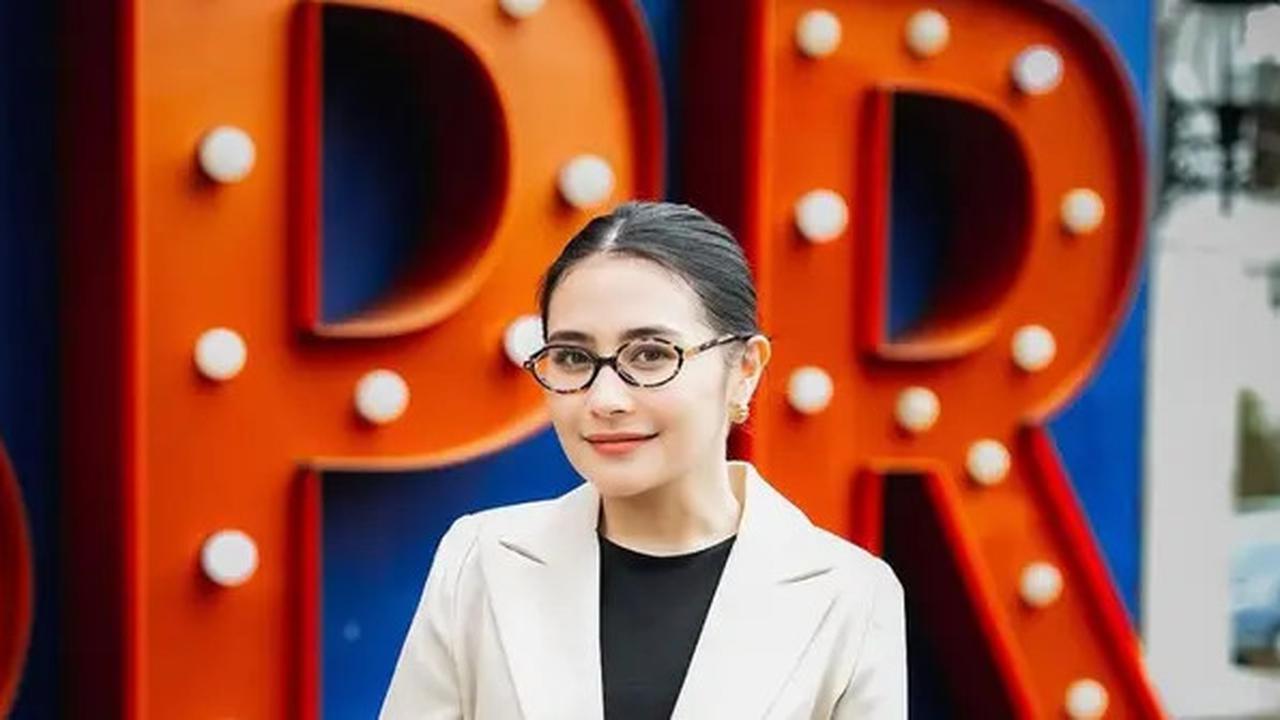 Gaya Prilly Latuconsina Ngajar di Kampus Usai Jadi Dosen Tetap, Tampil Anggun dan Profesional