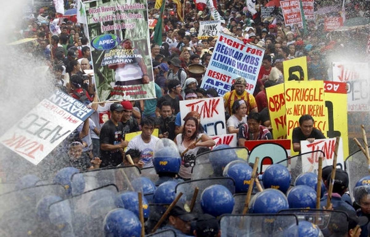 Mencekamnya aksi demonstrasi anti APEC di Filipina