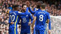 Para pemain Chelsea merayakan gol yang dicetak Callum Hudson-Odoi ke gawang Norwich City dalam lanjutan Liga Inggris 2021/2022, Sabtu (23/10/2021) WIB. (AP Photo/Ian Walton)
