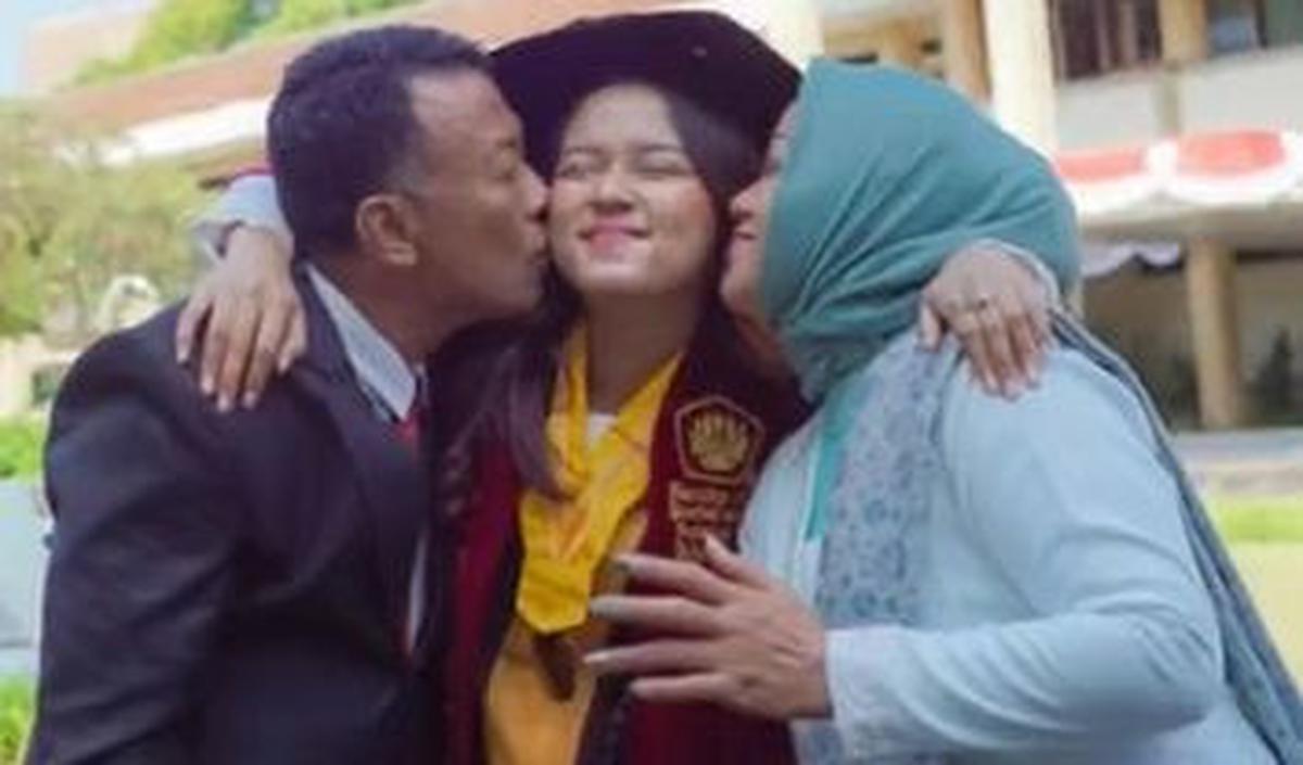Kata 'Sundul' dapat diartikan juga sebagai menembus (langit).