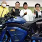 Wakil Gubernur Uu Ruzhanul Ulum usai menjajal motor listrik Anubis di Sirkuit Sentul, Kabupaten Bogor, Jawa Barat. (Dok: Baran Energy)