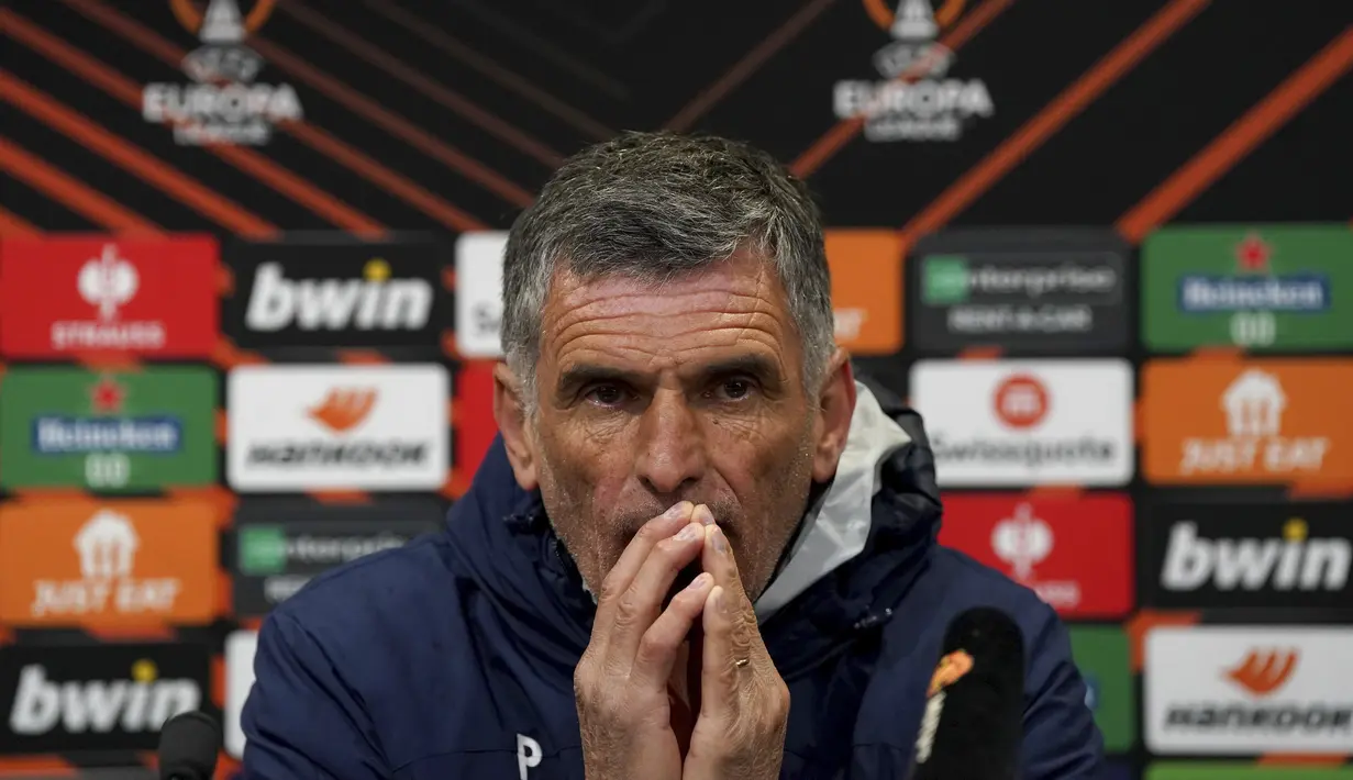 Pelatih Sevilla, Jose Luis Mendilibar saat menghadiri konferensi pers menjelang pertanding melawan Mancheter United di Old Trafford, Manchester, Inggris, Rabu 12 April 2023. (Nick Potts/PA via AP)