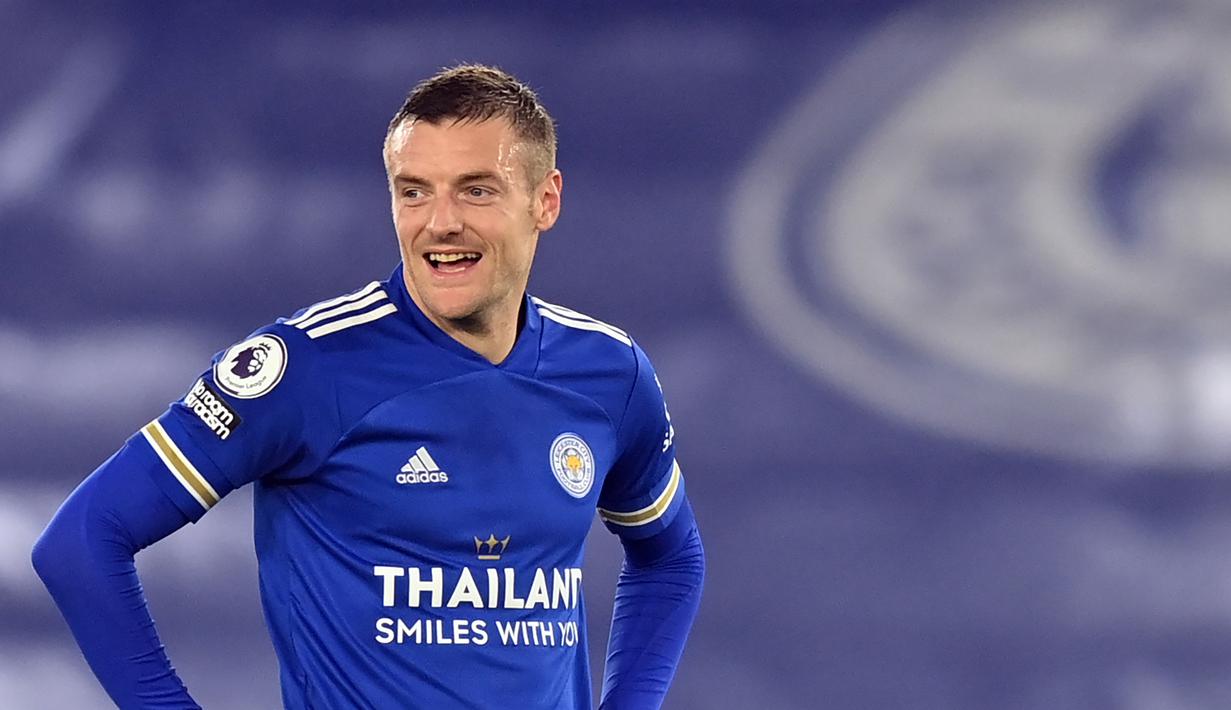 4. Jamie Vardy (11 gol) - Penyerang berusia 33 tahun ini menjadi ujung tombak Leicester City dalam menjebol gawang lawan mereka. Tampil impresif bersama Leicester, Jamie Vardy telah mengoleksi 11 gol hingga pekan ke-17 Liga Inggris. (AFP/Michael Regan/pool)