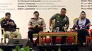 Ketua UKP-PIP Yudi Latif, Kapolri Tito Karnavian, Panglima TNI Gatot Nurmantyo dan Yenny Wahid saat menjadi pembicara dalam diskusi Intoleransi, Ancaman bagi Kebinekaan dan Persatuan Bangsa di Jakarta, Senin (14/8).(Liputan6.com/Johan Tallo)