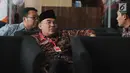 Bupati Jepara Ahmad Marzuqi menunggu panggilan penyidik saat akan menjalani pemeriksaan di Gedung KPK, Jakarta, Senin (13/5/2019). Marzuqi diperiksa sebagai tersangka terkait suap dalam putusan atas praperadilan dugaan korupsi penggunaan dana bantuan parpol di PN Semarang. (merdeka.com/Dwi Narwoko)