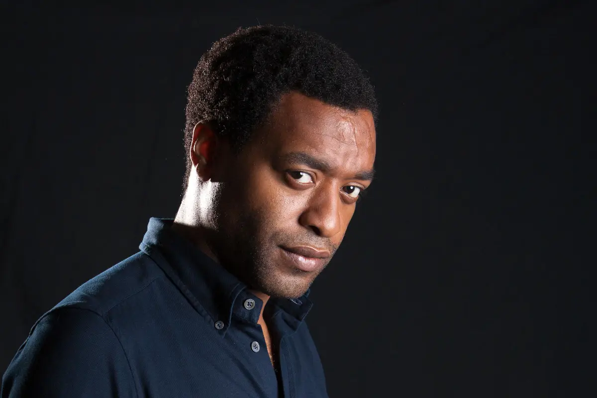 Chiwetel Ejiofor Jadi Tokoh Jahat di Film James Bond Terbaru