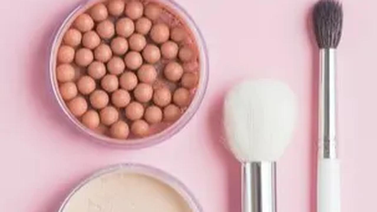 2. Pilih Kuas Blush yang Tepat