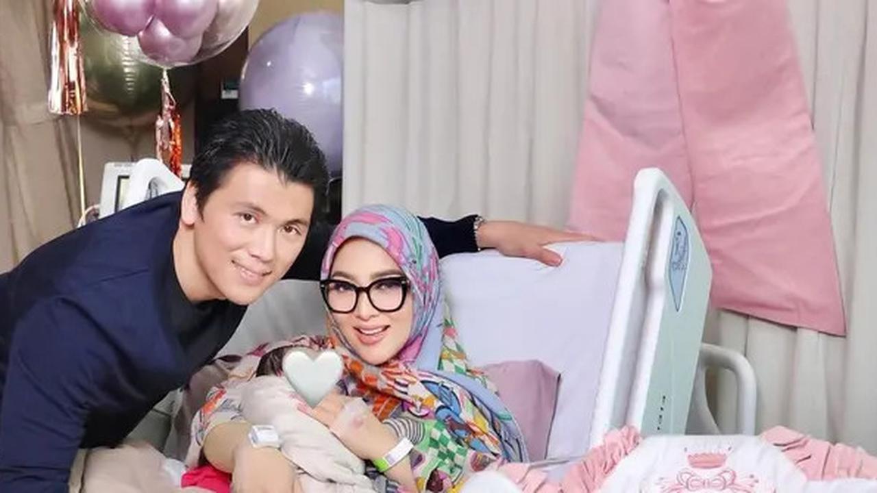 Gaya Mewah Syahrini Asuh Princess R, dari Gunakan Selimut Rp19 juta hingga Tas Rp700 juta
