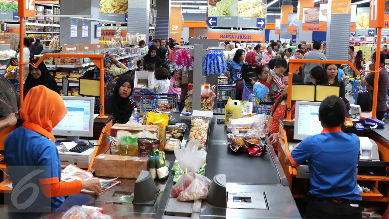 20151217-Pengunjung-Berbelanja-Smart Club-AY