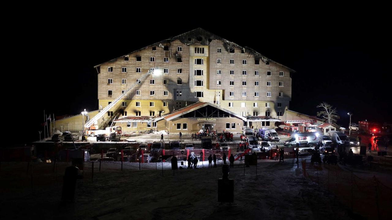 Kebakaran hotel di resor ski Turki