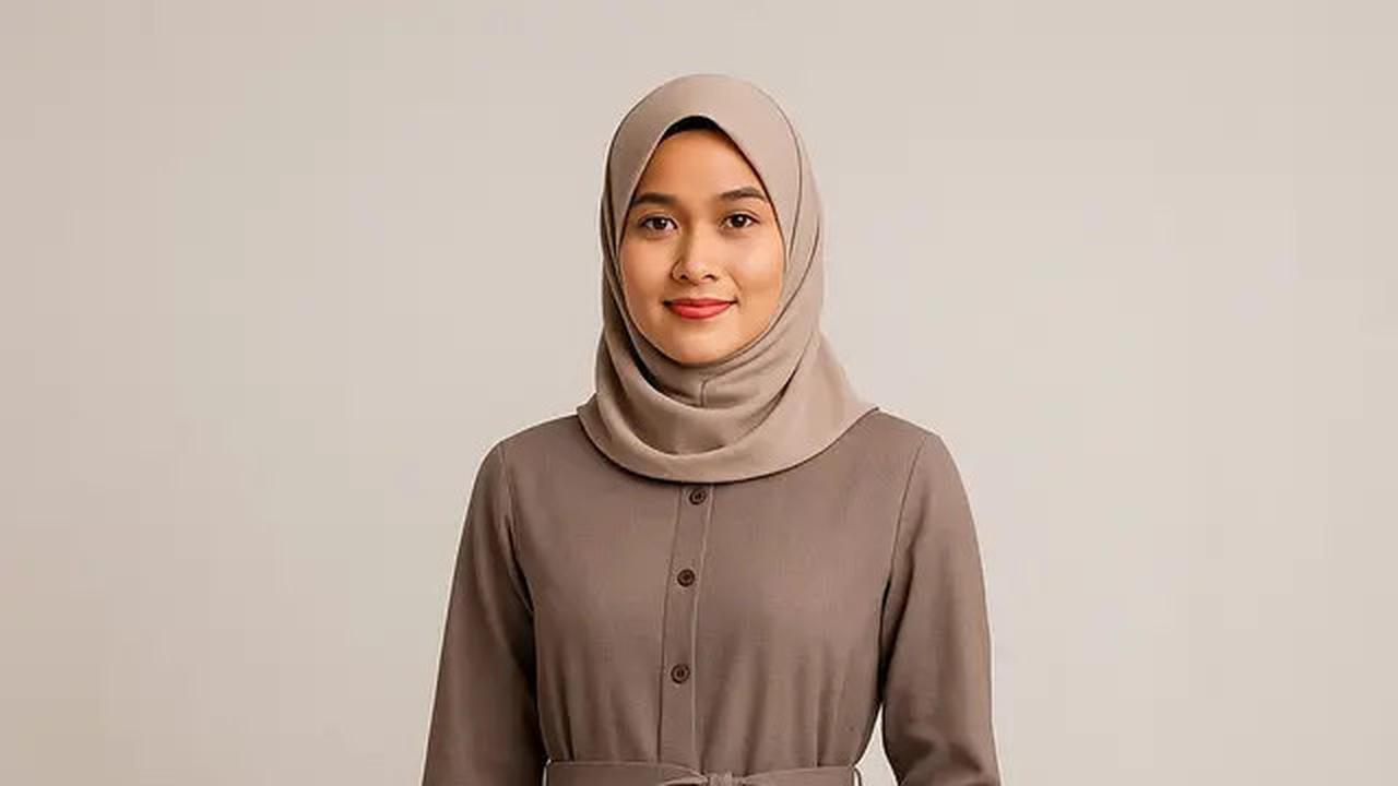 5 Model Gamis Syar'i dengan Aksen Kancing Depan, Cocok untuk Busui