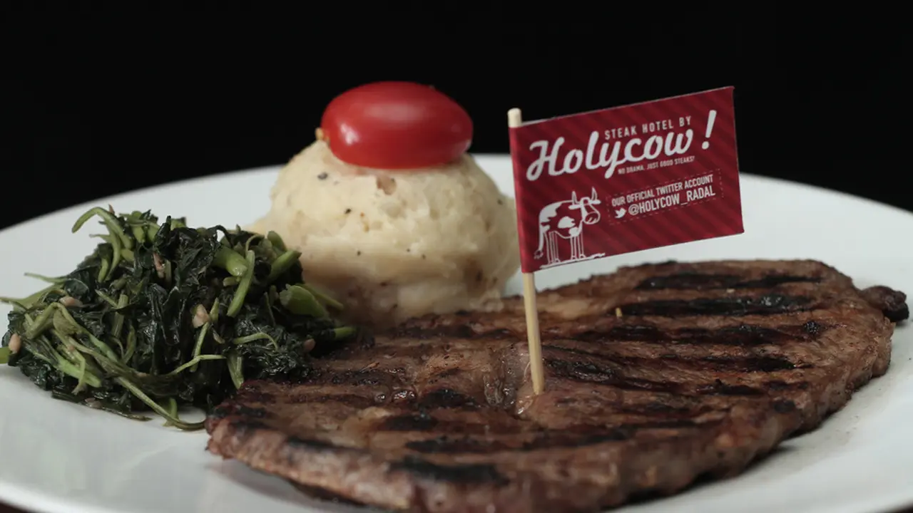Holycow Buka Tempat Karnivor Pesta Baru di Surabaya