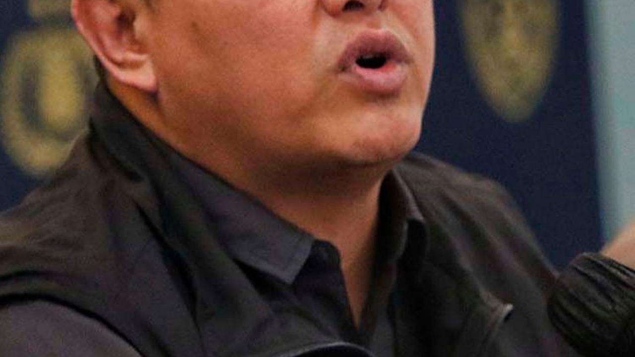 Tidak hanya Jhonny saja. Kombes Polisi Hengki Haryadi juga menjadi salah satu perwira yang dimutasi oleh Kapolri. <br>