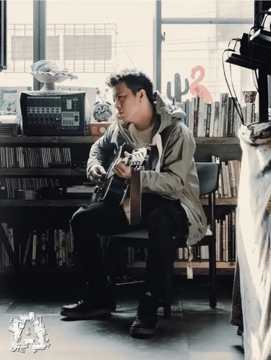 "Tapi nggak menutup memungkinan untuk ada seseorang yang hadir?" timpal Sule. "Kalau itu pengen sih pengen," kata Ariel Noah.  (Instagram/arielnoah)