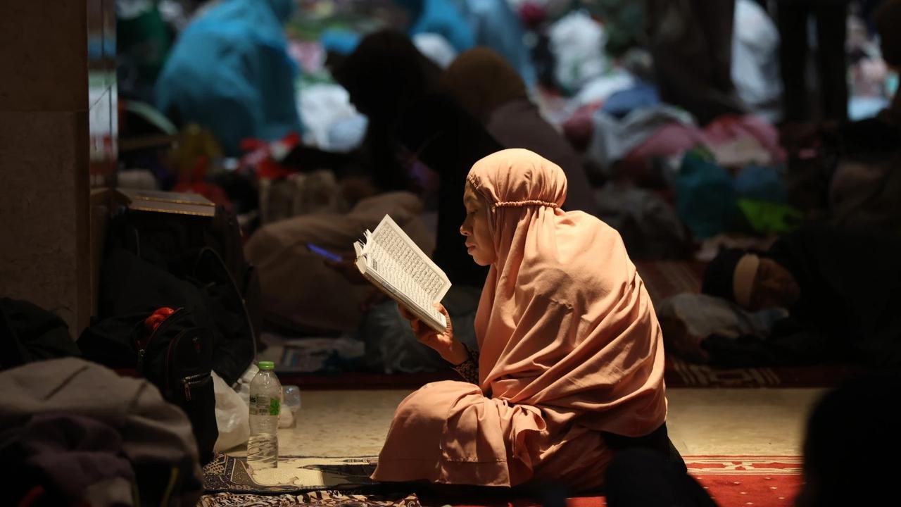 FOTO: Ribuan Jemaah Jalani Itikaf Malam 21 Ramadan di Masjid Istiqlal