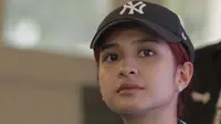 Mikha Tambayong bermain dalam film Mahasiswi Baru