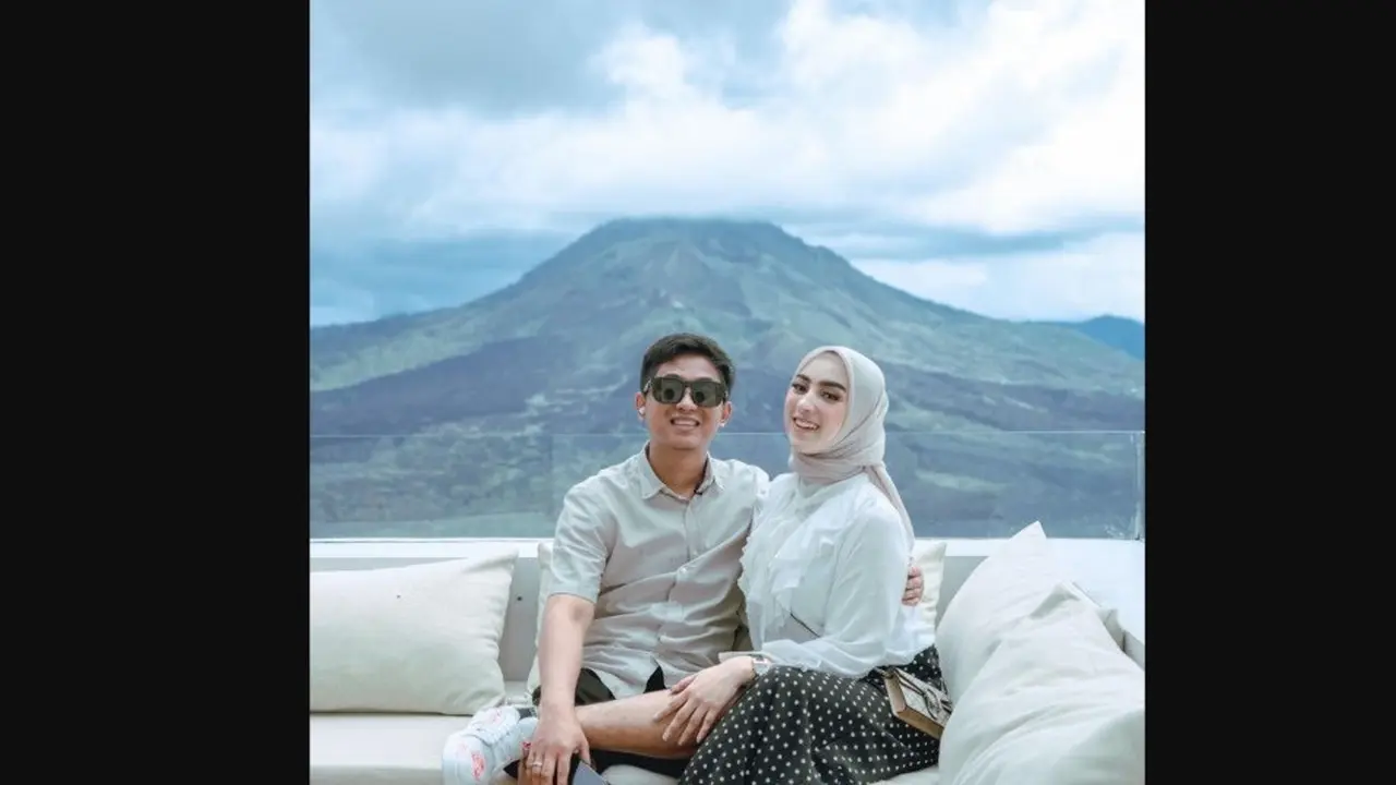 Doni Salmanan bersama sang istri Dinan Nurfajrina