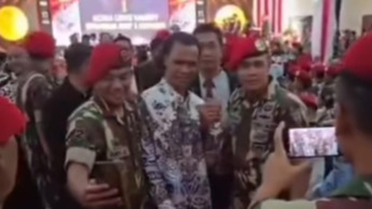 Penjelasan Lengkap Danjen Kopassus Sampai Minta Maaf Prajuritnya Foto-Foto Sama Hercules, ini yang Jadi Masalah