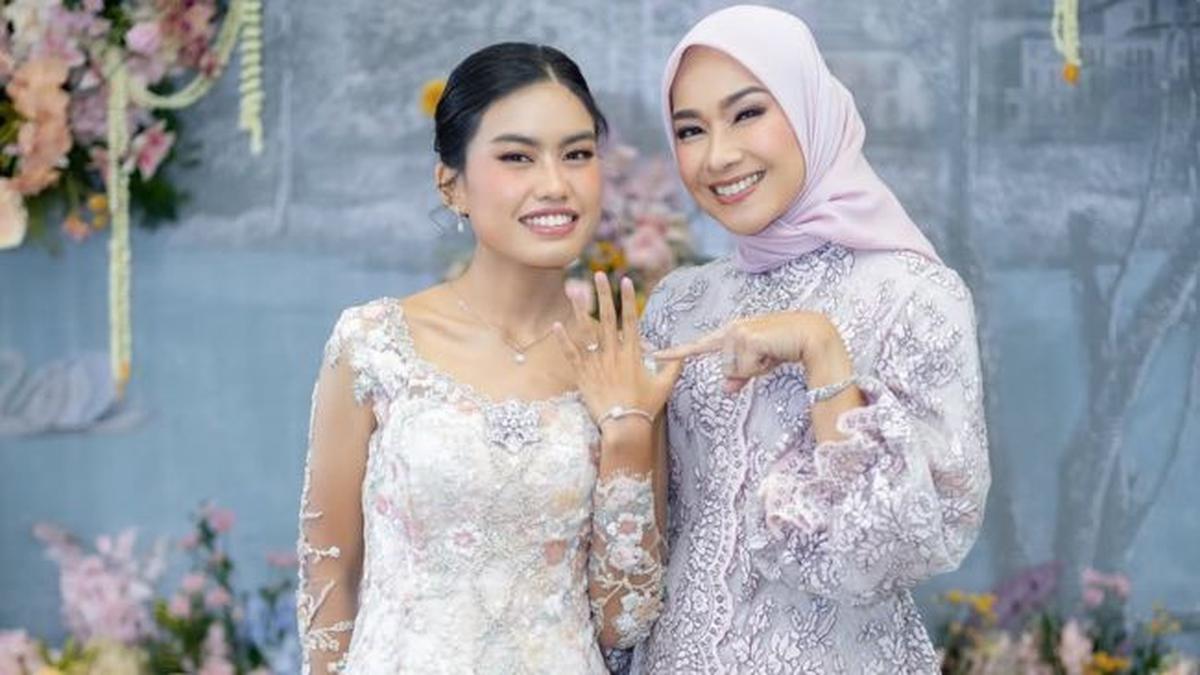 5 Tampilan Namira Adjani Anak Sulung Alya Rohali saat Lamaran, Anggun Berkebaya Pink