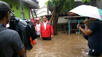 Anies Baswedan tinjau banjir di Cipinang Melayu. (Liputan6.com/Khairur Rasyid)