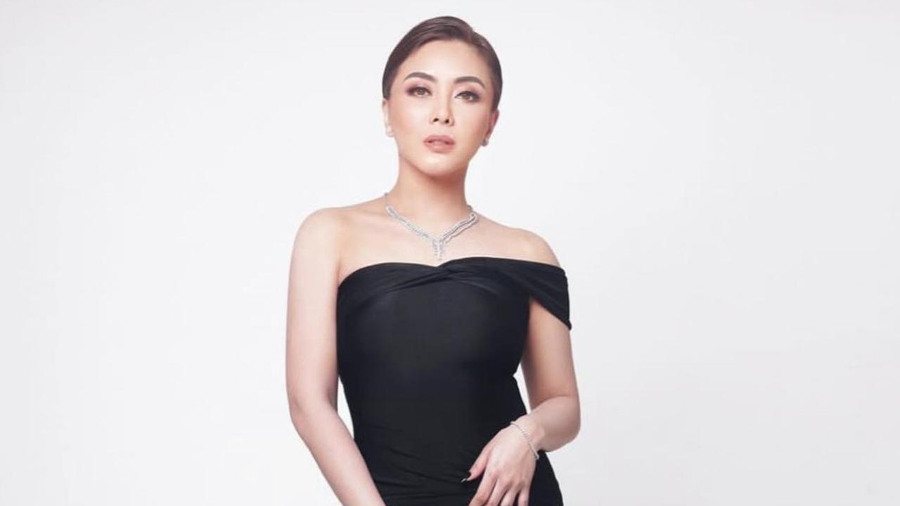 Dhena Devanka Tampil Menawan dalam Balutan Outfit Serba Hitam, Aura Kecantikan Makin Memancar