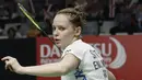 Ganda campuran Inggris, Lauren Smith, tampak fokus saat melawan ganda Indonesia pada Indonesia Masters 2019 di Istora Senayan, Jakarta, Selasa (22/1). Ellis / Smith lolos ke babak kedua. (Bola.com/M. Iqbal Ichsan)