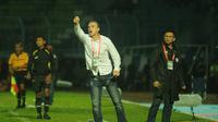 Pelatih Arema Cronus, Milomir Seslija sesumbar timnya bisa mengalahkan Mitra Kukar di Stadion Gajayana, Malang, Jumat (30/9/2016). (Bola.com/Iwan Setiawan)