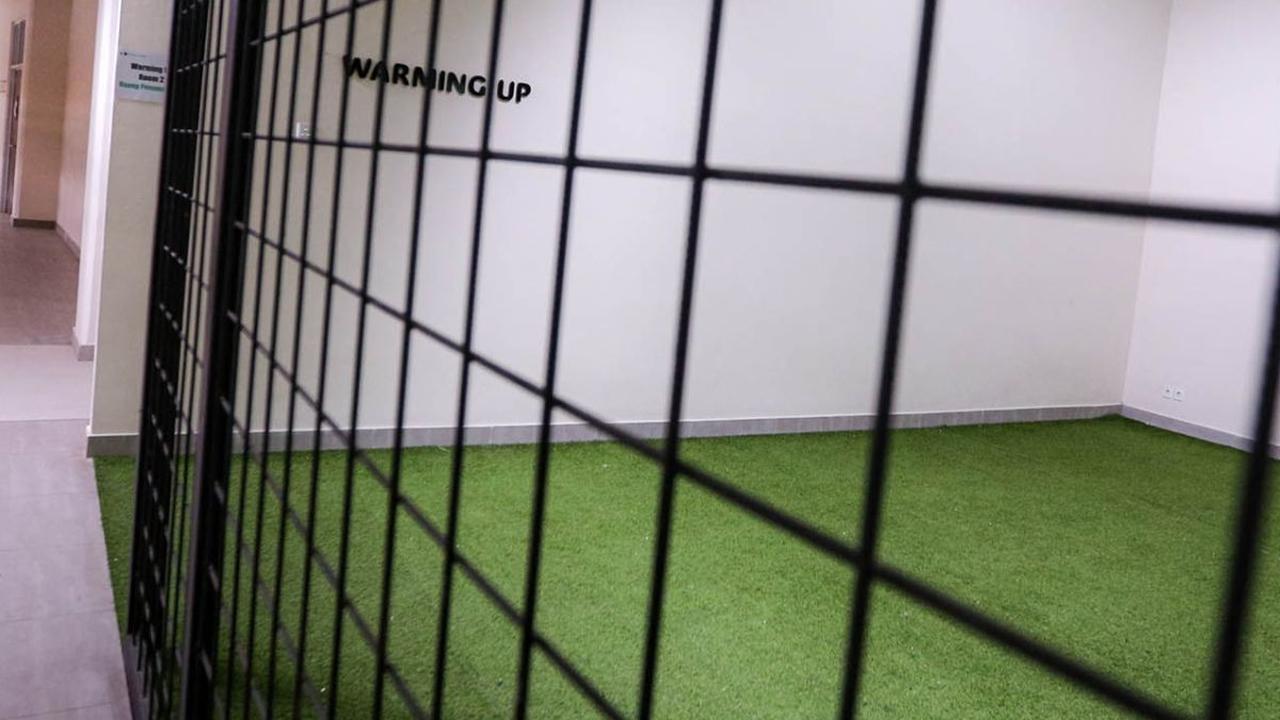 Stadion Si Jalak Harupat (SJH), Kabupaten Bandung, terus dipercantik untuk Piala Dunia U-17 2023 pada 10 November-2 Desember 2023.&nbsp;Persiapan Stadion SJH sudah hampir 100 persen untuk Piala Dunia U-17 2023.