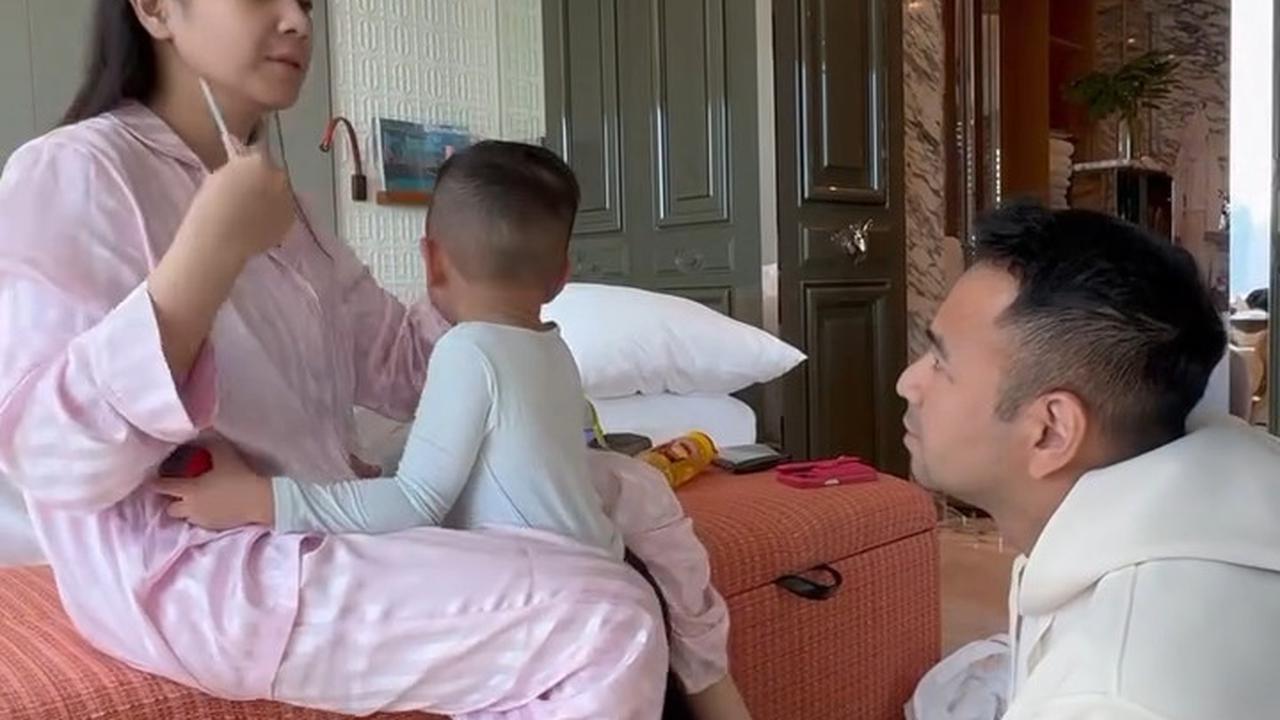 Momen Nagita Mandikan Cipung, Netizen Salfok saat Gigi Minta Maaf Pegang Area Sensitif