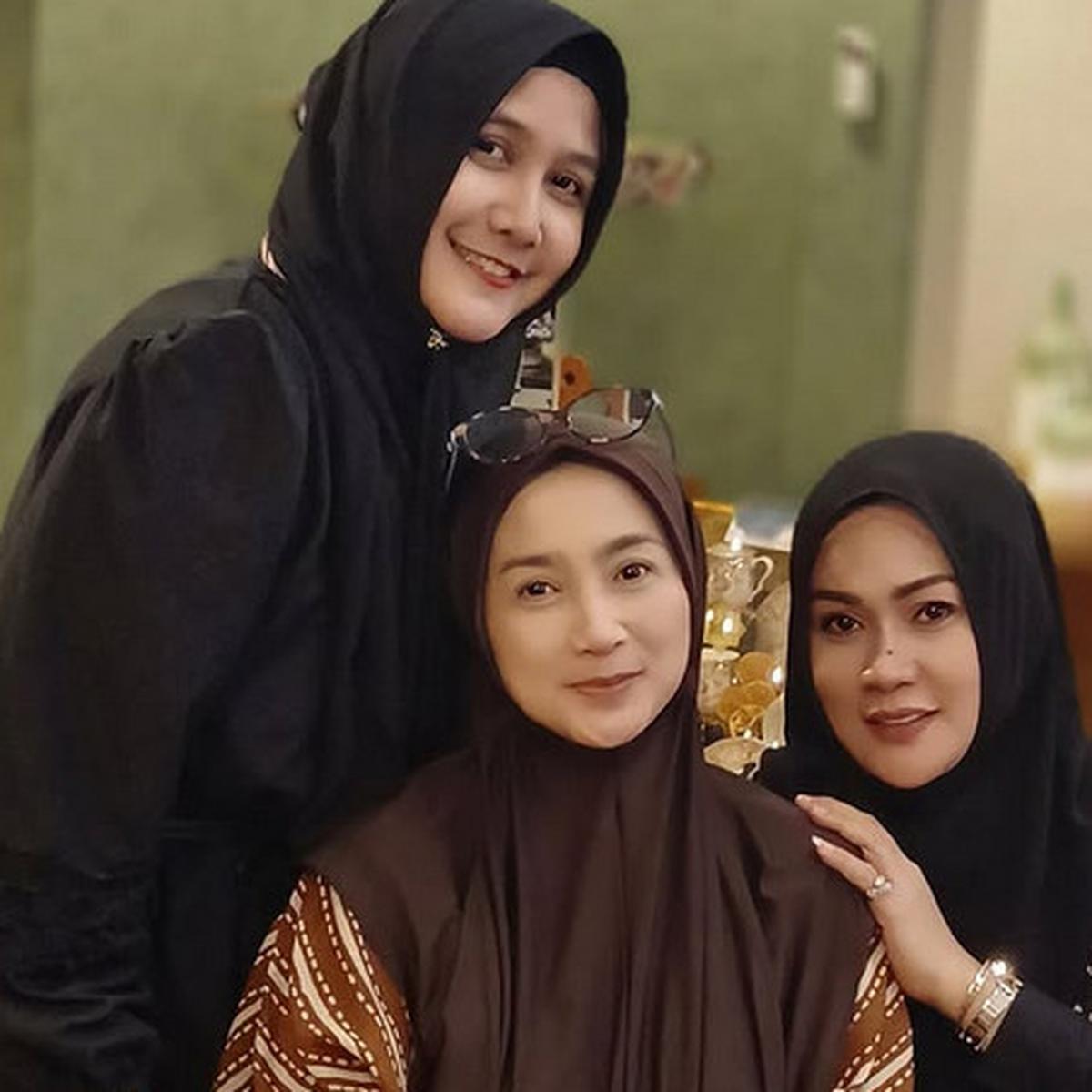 Cantik Natural Desy Ratnasari Tanpa Makeup di Acara Halal Bihalal Artis Senior, Lengket Bareng Ruben Onsu