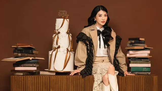 Kue ulang tahun bertingkat Sarwendah Ulang Tahun ke-36 dengan tampilan stylish. [@sarwendah29]