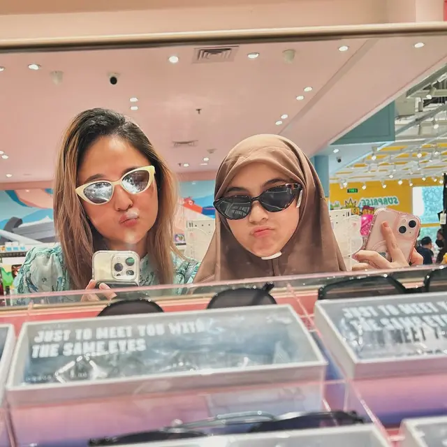 10 Potret Kebersamaan Marshanda dan Sienna, Selalu Kompak di Berbagai Momen