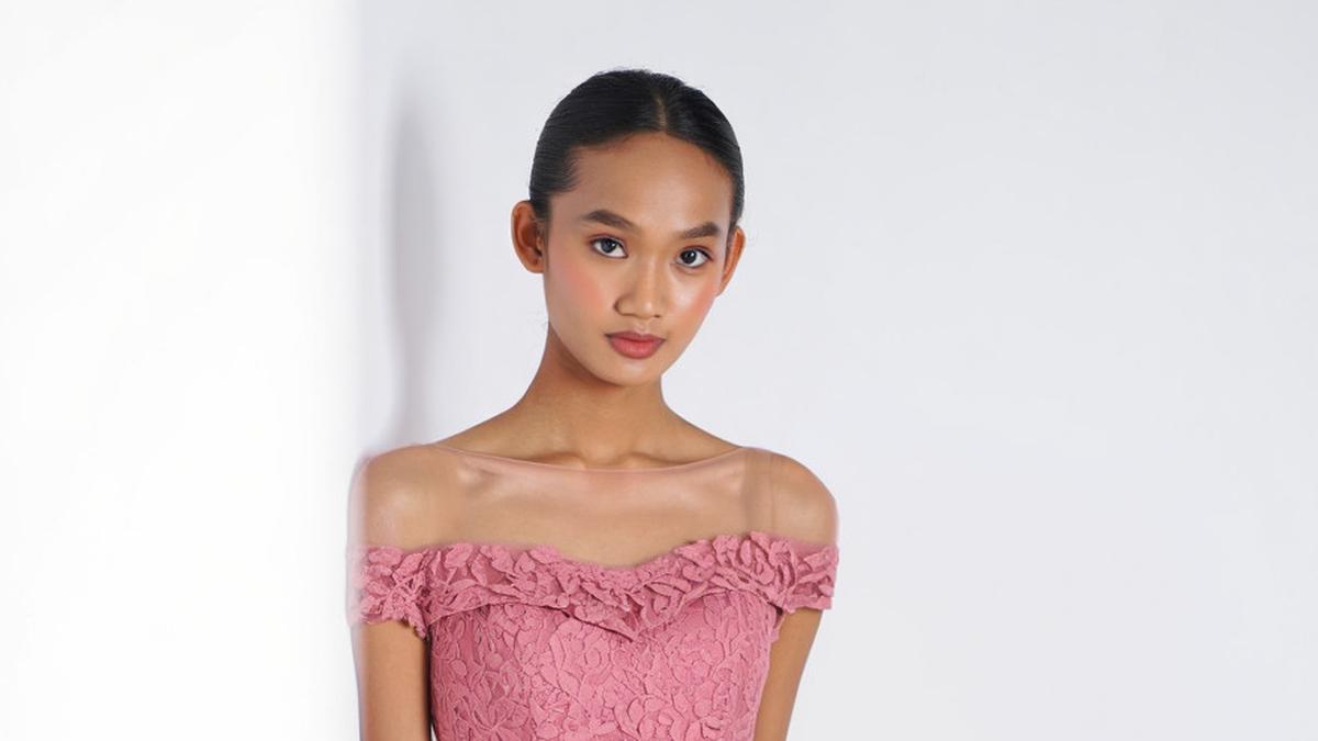 7 Model Long Dress Brokat Model Mermaid Warna Dusty Pink Terfavorit 2025, Simpel tapi Memesona