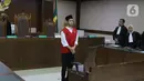 Luthfi Alfiandi terdakwa kasus dugaan melawan polisi saat aksi pelajar di depan Gedung DPR RI pada September 2019 lalu menjalani sidang putusan di Pengadilan Negeri Jakarta Pusat, Kamis (30/1/2020).Sebelumnya, JPU menuntut Luthfi dengan hukuman empat bulan penjara. (Liputan6.com/Angga Yuniar)