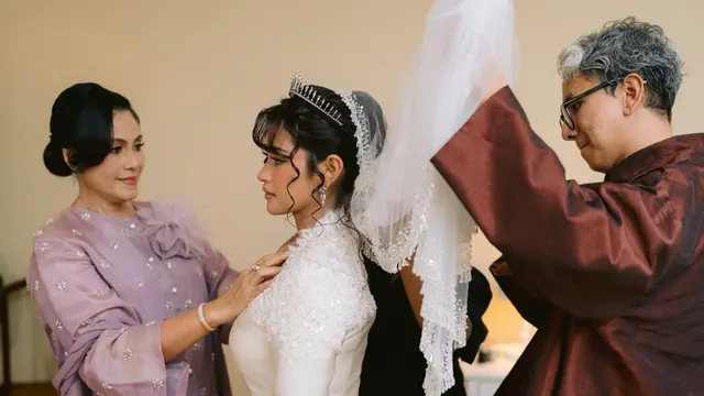 Pesona Pengantin Kerajaan Johor yang Classy dan Elegan dalam Karya Didiet Maulana