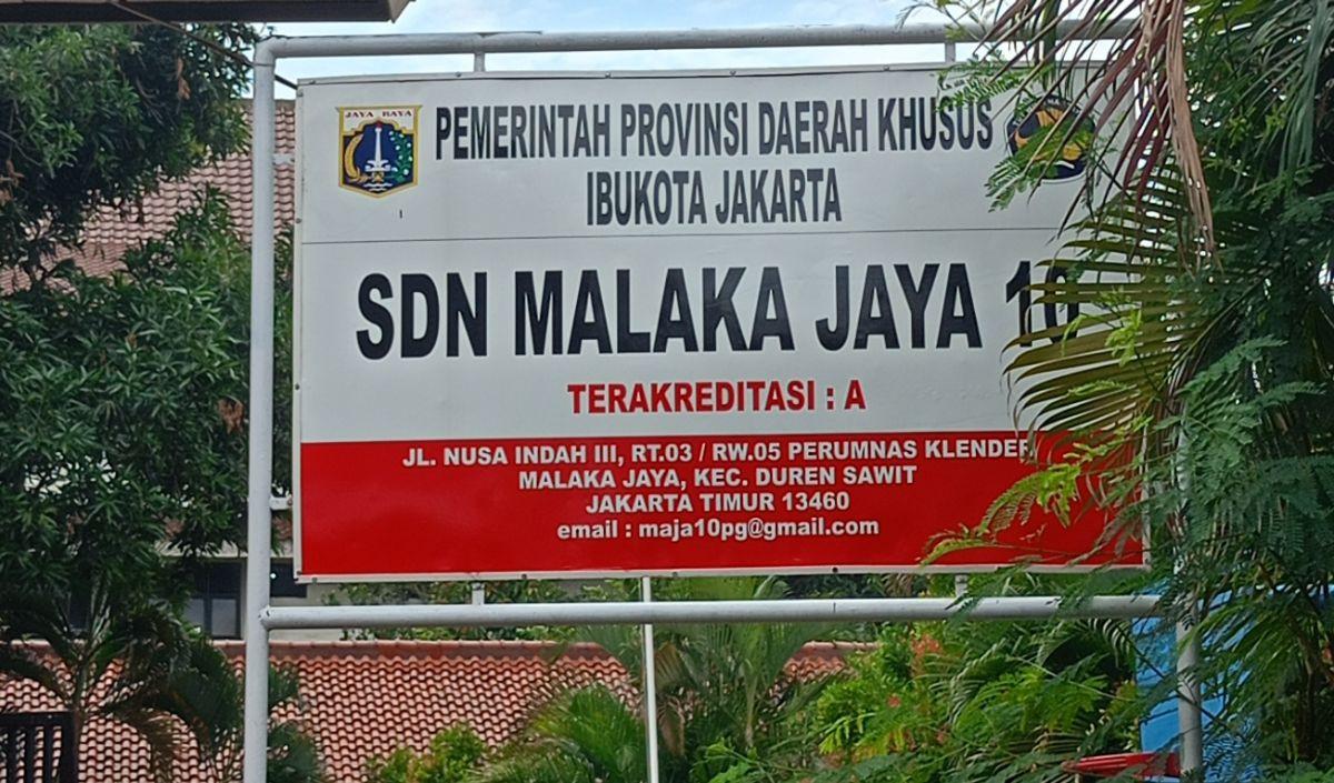Sementara itu, sang guru honorer pengajar bahasa Inggris inisial K, mengungkapkan tak tahu menahu soal besaran gaji yang didapat masing-masing guru honorer. Pasalnya, tolok ukur besaran gaji beragam, termasuk dilihat dari masa kerja.&nbsp;<br>