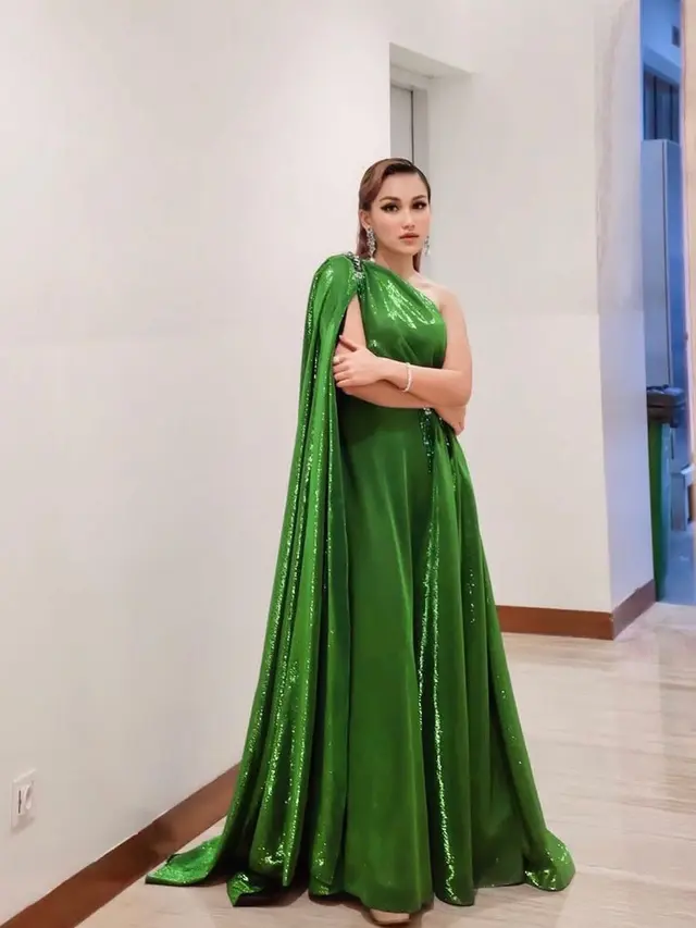 Gaya 7 Seleb Hadiri AMI Awards, Lesty Kejora Curi Perhatian