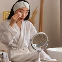 Sahabat Fimela, yuk simak cara menghapus makeup waterproof tanpa menggosok! [Dok/freepik.com/pikisuperstar]