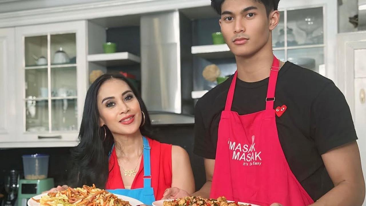 Intip 8 Potret Dapur Diah Permatasari yang Mewah dan Elegan, Akui Jadi Tempat Favorit Keluarga dan Para Sahabat