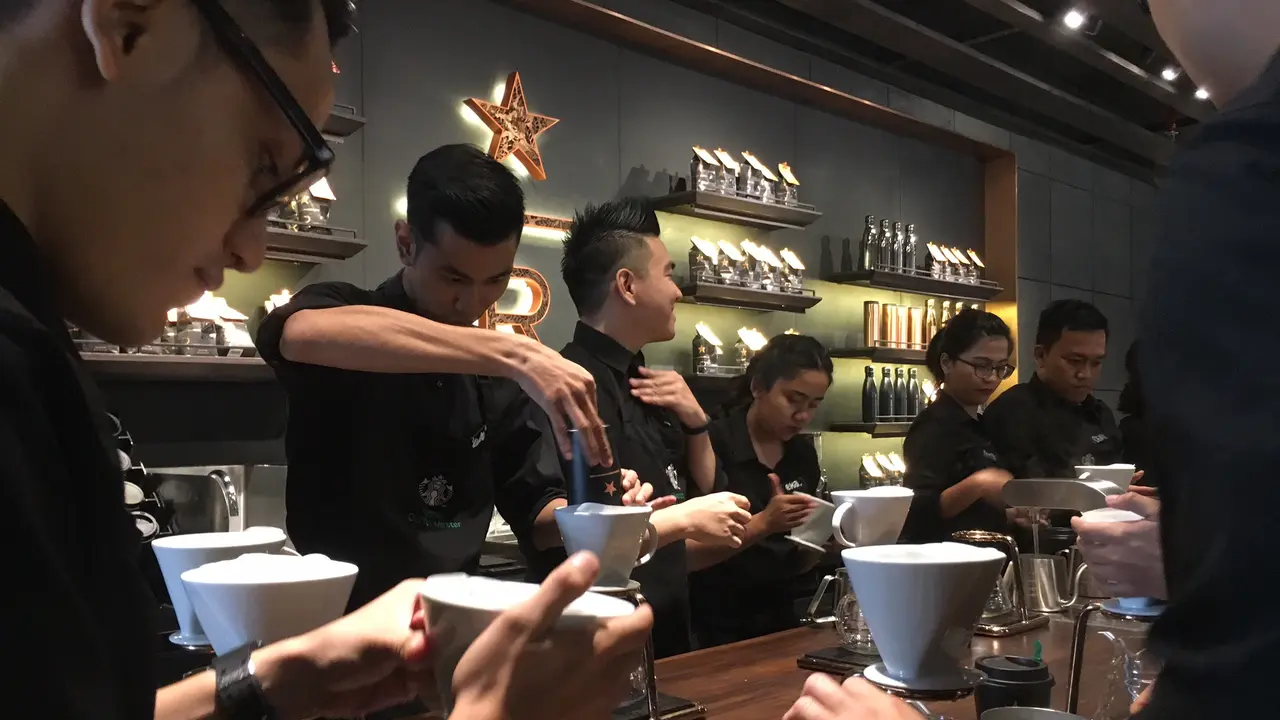 Starbucks Reserve hadir dengan metode menyeduh kopi yang memungkinkan pelanggan untuk mengeksplorasi berbagai selera dan rasa.