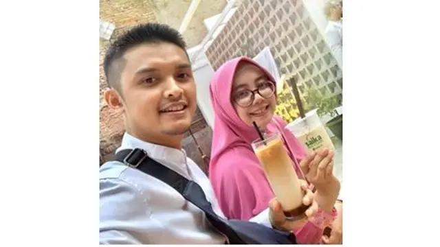 Cerai Usai 11 Tahun Menikah, Ini 6 Potret Kenangan Dodi Hidayatullah dan Istri