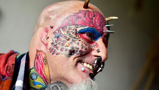 Terobsesi dengan Beo, Pria Ini Rela Potong Daun Telinganya