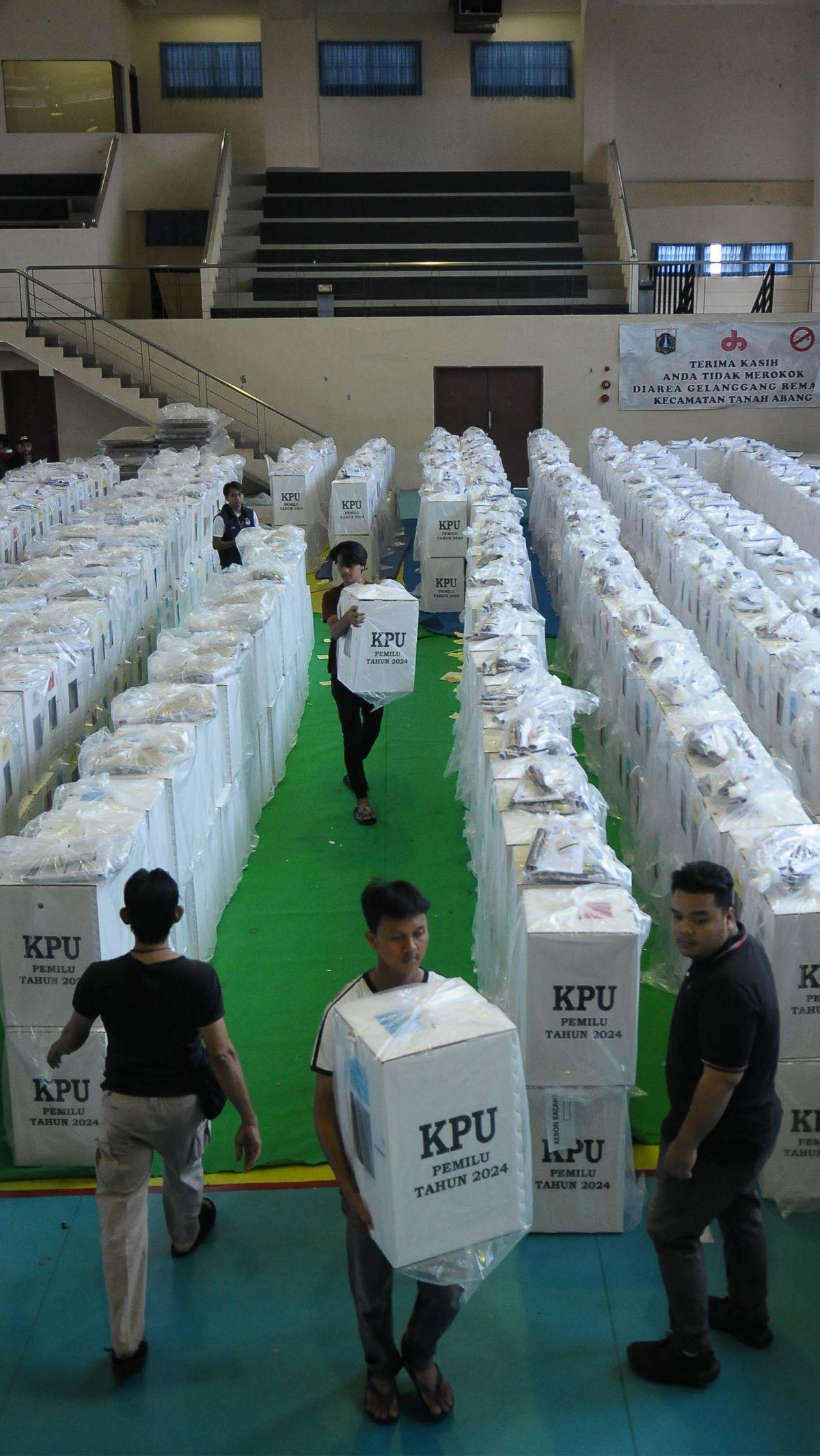 Komisi Pemilihan Umum (KPU) sebaga penyelenggara pemilu terus mematangkan persiapan menjelang pemungutan suara pada 14 Februari 2024.&nbsp;Merdeka.com/Imam Buhori