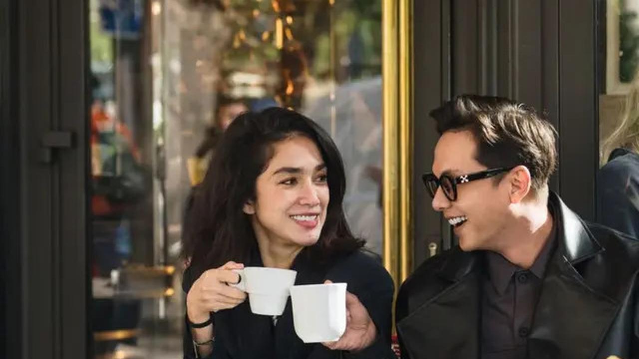 6 Potret Manis Ussy Sulistiawaty dan Andhika Pratama di Eropa, Liburan Berdua