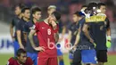 Ekspresi sedih Stefano Lilipaly dan Hansamu Yama usai kalah dari Thailand pada laga final leg kedua Piala AFF 2016 di Thailand, (17/12/2016). (Bola.com/Vitalis Yogi Trisna)