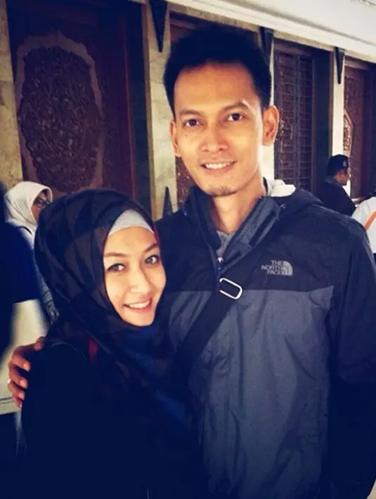 Sekedar mengingatkan, Fedi Nuril resmi mempersunting Vanny Widyasasi pada Januari 2016. Pasangan ini ketemu pertama kali tahun 2011, lantas melakukan taaruf pada April 2014, dan bulan Juni 2015 melakukan lamaran. (Instagram/fedinuril)